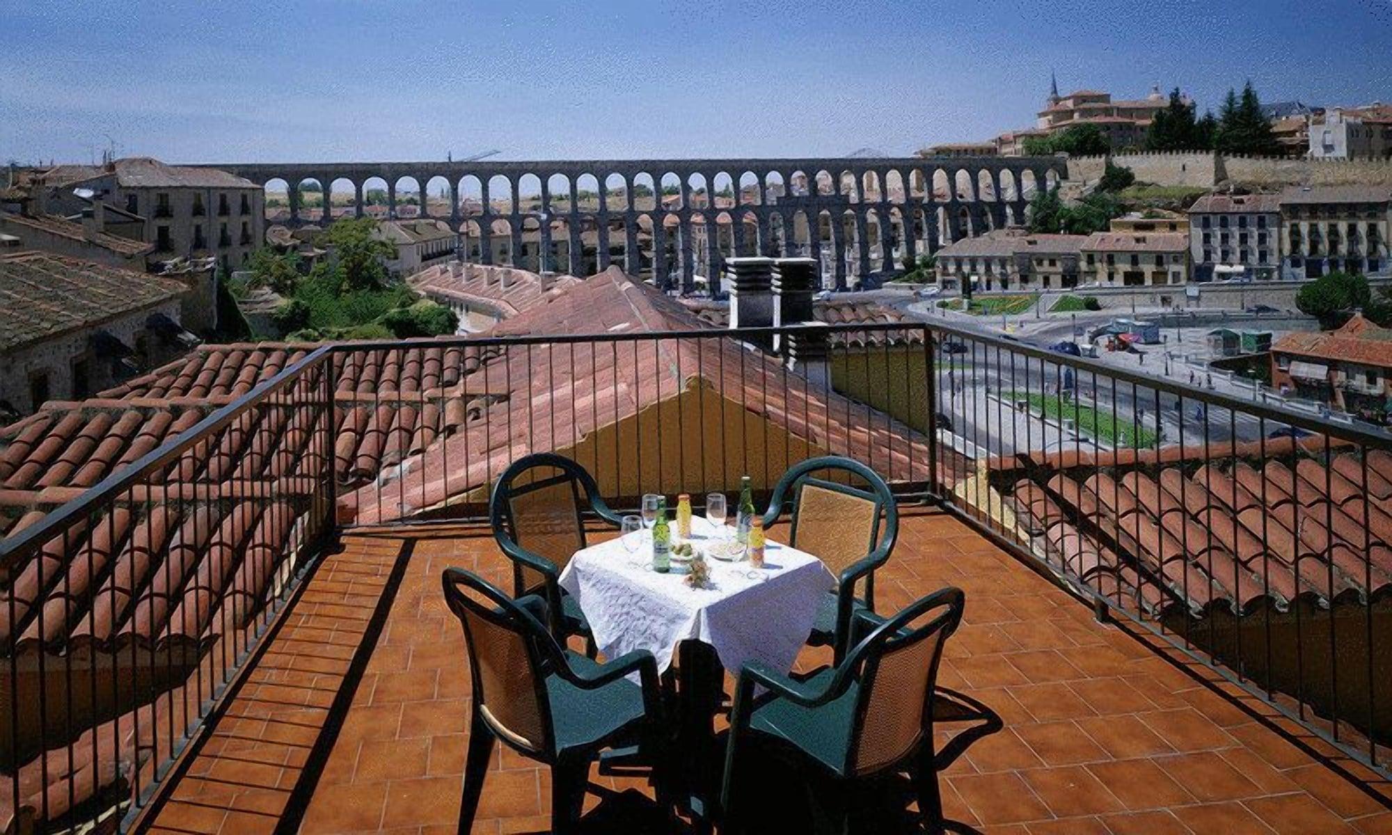 Hotel Ele Acueducto セゴビア エクステリア 写真