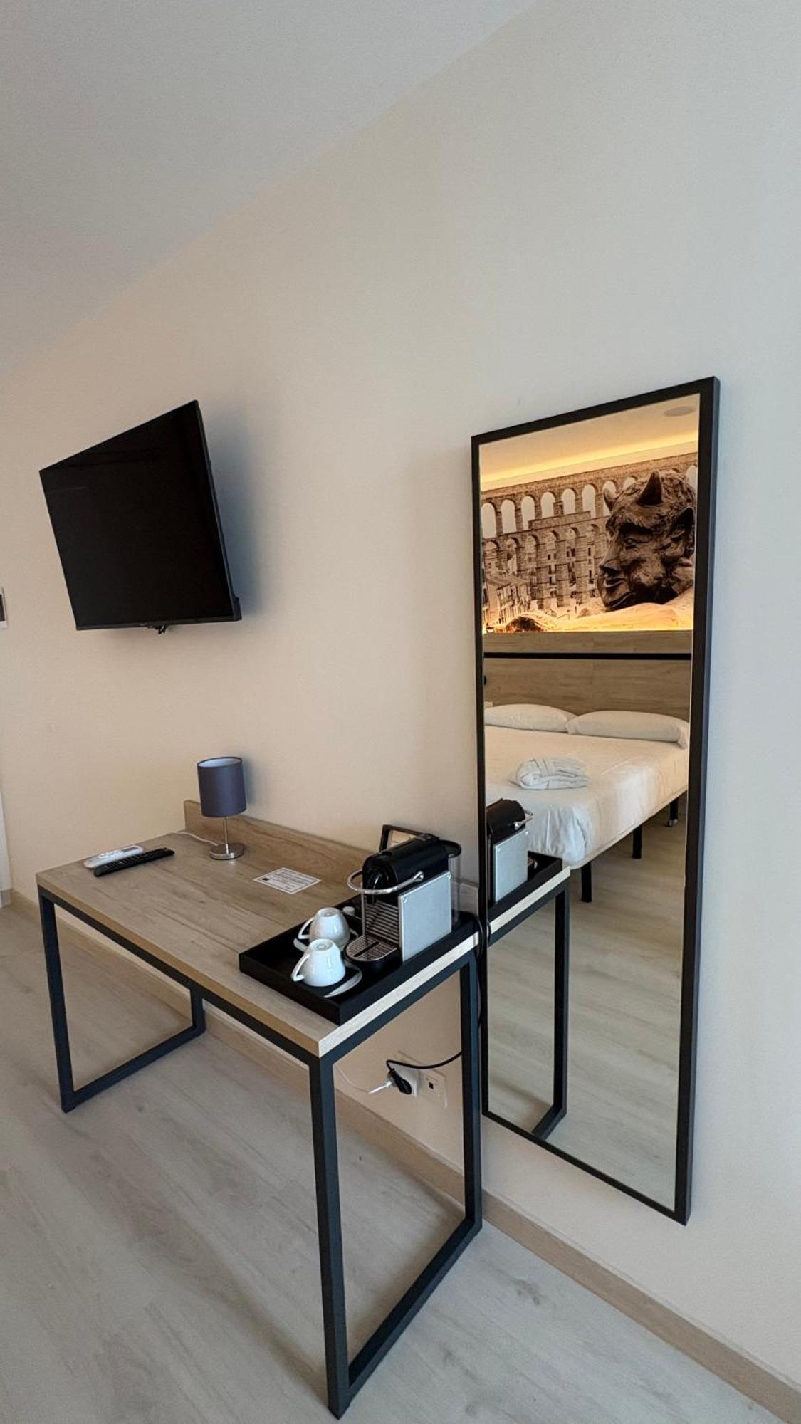 Hotel Ele Acueducto セゴビア エクステリア 写真